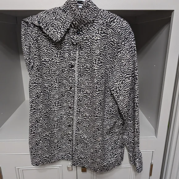 Ted Baker Men's L print for your wild side. Button detail gorgeous - Picture 5 of 15